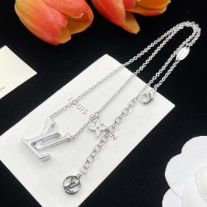 Silver Chains White Pendant