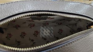 Woman's Handbag 9.4*5.9*3.0" photo review