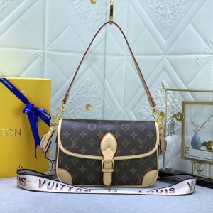 Crossbody bag 9.8"x3.5"x5.9" BB-9180001000156