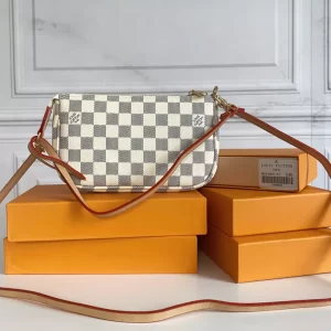 2 colors Clutch bag 21x13x3cm