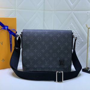Woman's Handbag with Adjustable strap 9.8"x8.7"x3.1" BB-918000637