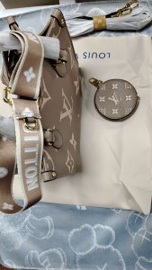 7 Colors Woman's Handbag 9.8"x4.3"x7.5" BB-9180001000498 photo review