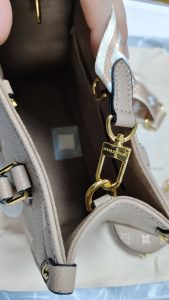 7 Colors Woman's Handbag 9.8"x4.3"x7.5" BB-9180001000498 photo review
