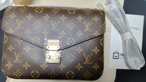 6 Colors 9.8"x7.5"x3.5"  Woman's Handbag with Adjustable strap BB-918000100039 photo review