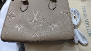 7 colors Woman's Handbag with straps 9.8"x4.3"x7.5" BB-918000100057 photo review