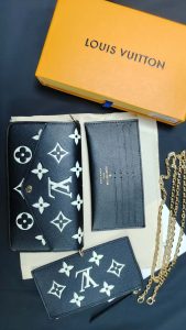3 Colors Chains Woman's Handbag 8.3"x4.7"x1.2" BB-918000830 photo review