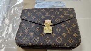 6 Colors 9.8"x7.5"x3.5"  Woman's Handbag with Adjustable strap BB-918000100039 photo review