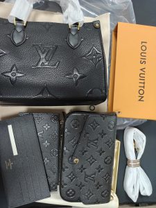 Woman's Handbag with Adjustable strap 13.4"x10.2"x5.1" BB-918000100070 photo review