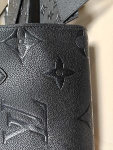 Woman's Handbag with Adjustable strap 13.4"x10.2"x5.1" BB-918000100070 photo review