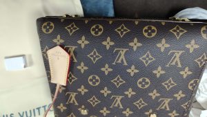 Woman's Handbag with straps 11.4"x7.9"x5.1" BB-9180001000111 photo review