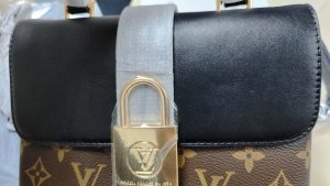 4 colors Woman's Handbag with straps 8.3"x6.3"x3.1" BB-9180001000100 photo review