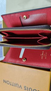 4 Colors wallet 5.3"x3.7"x1.4" BB-918000376 photo review