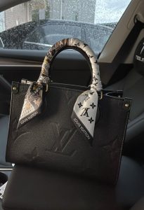 Woman's Handbag with Adjustable strap 13.4"x10.2"x5.1" BB-918000100070 photo review