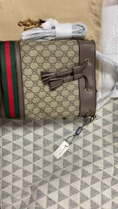 Woman's Handbag 8.1"x10.2"x4.3" BB-918000569 photo review