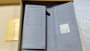 2 colors wallet 3.9"x7.5"x0.8"  BB-918000292 photo review