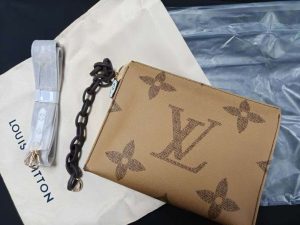 2Colors 9.8"x7.9"x2.0" Genuine Leather Woman's Handbag with  Straps Chains BB-9180001000256 photo review