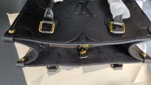 2 Colors Woman's Handbag 9.8"x4.3"x7.5" BB-918000100052 photo review
