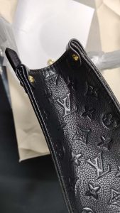 2 Colors Woman's Handbag 9.8"x4.3"x7.5" BB-918000100052 photo review