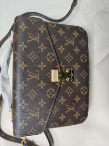 6 Colors 9.8"x7.5"x3.5"  Woman's Handbag with Adjustable strap BB-918000100039 photo review