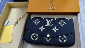 3 Colors Chains Woman's Handbag 8.3"x4.7"x1.2" BB-918000830 photo review