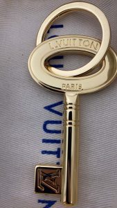 2Colors Fashion Key-shaped Key Chain YSK-917000147 photo review