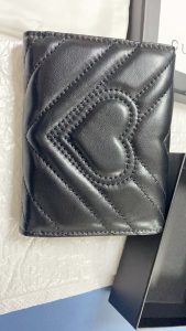 Wallet 4.9"x3.7"x1.0" BB-918000841 photo review