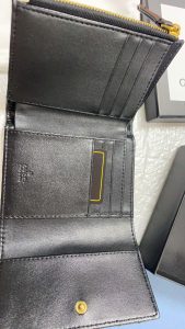 Wallet 4.9"x3.7"x1.0" BB-918000841 photo review