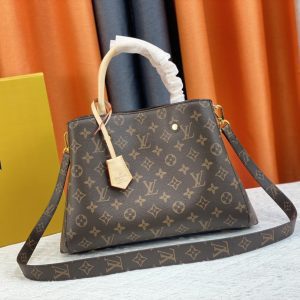 Woman's handbag with strap 11.4"x7.9"x5.1" BB-9180001000605