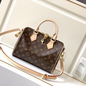3 Colors Woman's handbag Small 9.8*7.5*5.9" Medium 11.8*8.3*6.7" Big 13.8*9.1*7.1" BB-9180001000791