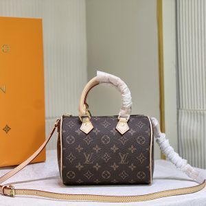 Woman's handbag with Adjustable strap 7.9"x5.1"x4.3" BB-9180001000584