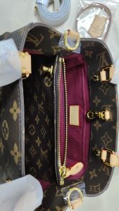 Woman's handbag with strap 11.4"x7.9"x5.1" BB-9180001000605 photo review
