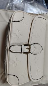 3 colors Woman's handbag with straps  9.8"x3.5"x5.9" BB-9180001000589 photo review