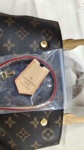 Woman's handbag with strap 11.4"x7.9"x5.1" BB-9180001000605 photo review