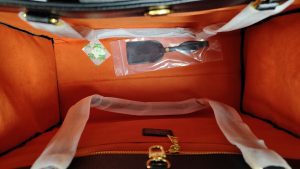 Mini(7.1"x5.9"x3.3") Small(9.8"x7.5"x4.5") Medium(13.8"x10.6"x5.5") Large(16.1"x13.4"x7.5") Genuine Leather Women's Handbag (4 Sizes) BB-9180001000727 photo review