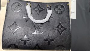 Mini(7.1"x5.9"x3.3") Small(9.8"x7.5"x4.5") Medium(13.8"x10.6"x5.5") Large(16.1"x13.4"x7.5") Genuine Leather Women's Handbag (4 Sizes) BB-9180001000727 photo review