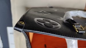 Mini(7.1"x5.9"x3.3") Small(9.8"x7.5"x4.5") Medium(13.8"x10.6"x5.5") Large(16.1"x13.4"x7.5") Genuine Leather Women's Handbag (4 Sizes) BB-9180001000727 photo review