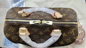 3 Colors Woman's handbag Small 9.8*7.5*5.9" Medium 11.8*8.3*6.7" Big 13.8*9.1*7.1" BB-9180001000791 photo review