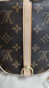 3 Colors Woman's handbag Small 9.8*7.5*5.9" Medium 11.8*8.3*6.7" Big 13.8*9.1*7.1" BB-9180001000791 photo review