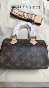 7 Colors Woman's handbag with Adjustable strap  8.1"x5.3"x4.7" BB-9180001000595 photo review