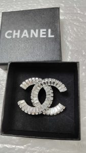 Fashion Rhinestone Silver Brooch QTXZ-9110090 photo review
