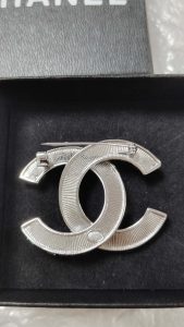 Fashion Rhinestone Silver Brooch QTXZ-9110090 photo review