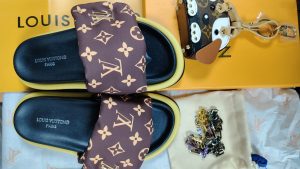 Letter Buckle Slippers LX-872018 photo review