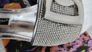 Metal Buckle Rhinestone Slippers LX-872017 photo review