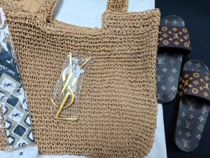 2 Colors 13.4"x15.4" Woven Straw Cut-out handbag BB-921002 photo review