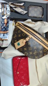 Vintage 11.8"x3.1"x6.3" Leather Belt bag with cardholder BB-921134 photo review