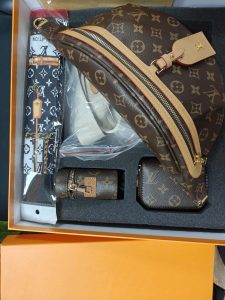 Vintage 11.8"x3.1"x6.3" Leather Belt bag with cardholder BB-921134 photo review