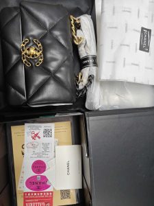 7.9"x5.1"x3.1" Leather Chains Hand bag BB-921155 photo review