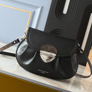Black Leather 10.6"x7.1"x1.2" Handbag with Strap BB-921486