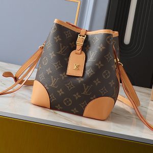 Big: 8.7"x7.5"x9.1" Small: 4.7"x4.7"x4.7" Leather Handbag with Adjustable Strap BB-921538