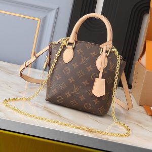 Size 5.9"x7.5"x2.8" Brown Leather Red Lining Handbag with Adjustable strap chains BB-921550